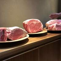 麻布 kumasan - リブロース、サーロイン、イチボの塊肉。