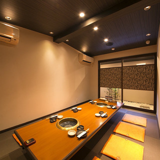 Completely private or semi-private rooms ◆Enjoy a Yakiniku (Grilled meat) banquet in a modern and elegant space