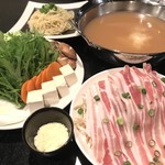Kinawadinig bar sane - アグー豚の味噌鍋