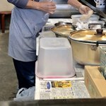 吉ひろ - カツの仕込み