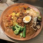 カレー会議室 - ランチビュッフェ ¥1300＋税
            ・ケララ風チキンカレー
            ・ポークビンダルー
            ・トマトチキンカレー
            ・和風キーマ
            ・ライス(ターメリックライス・ジャスミンライス)
            ・副菜
            ・ドリンク