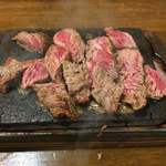 やっぱりステーキ 2nd - 切り分けたところ
