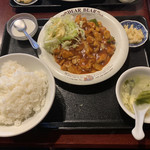 香港料理 味仙 - 鶏肉の四川風炒め750円