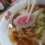 手打ちラーメン 清仁軒 - 【2019.11.11(月)】手打ちラーメン(並盛・155g)750円のナルト