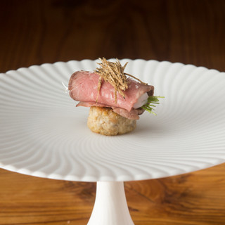 地元食材をメインに、旬の素材を活かしたフランス料理をご提供