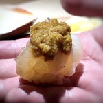 菊鮨 - 伊勢海老の甘味と味噌の濃厚な味わいを感じ、美味しい。一口で頂くのが勿体なくて。(^^;)