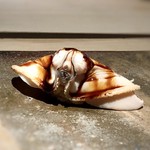 菊鮨 - 煮蛤（九十九里）・・食感、ツメの味わいもいい品。