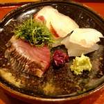 御料理 古川 - 真鯛 槍烏賊 戻り鰹 造り醤油と塩麹で 熟成が素晴らしい 鰹の皮目は バーナーなど使わず 備長炭を直接 当てて 仕上げています