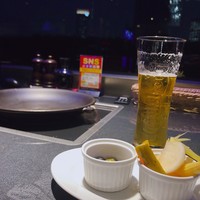 国産熟成焼肉 肉バル ドウラクコリーダ ランドマーク店 - ♦︎カールスバーグ　605
                    ♦︎自家製ピクルスとオリーブ盛り合わせ　550