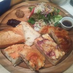 119513548 - 焼き立てパンスペシャリテ990円(税込)