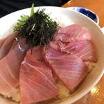 串カツ屋 光助 - ♪鉄火丼、大盛なので白飯の余白はご愛嬌