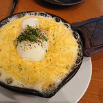 日本酒バル YODARE - 温玉チーズの熱々オムレツ