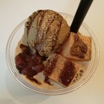 木下茶園 - ほうじ茶ジェラート、あんこ、わらび餅、きな粉、黒蜜入り
      