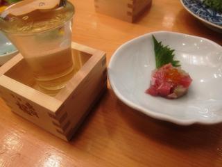 Asakusa Sushisei - お酒（出羽桜 桜花 吟醸） ＆ 肴（ボタン海老と中トロ）