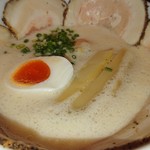 ラーメン家 みつ葉 - 豚CHIKIしおチャーシューメン