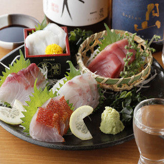 【생선 요리・풍부한 술의 안주】와 일본술의 페어링을 즐기는 가게!