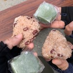 えぼし - お赤飯のおにぎりと草餅
