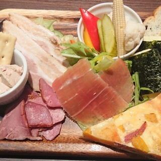 The popular specialty Ikebaru platter!