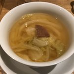 一碗水 - 清湯燉菜心(白菜の芯と金華ハムのスープ)