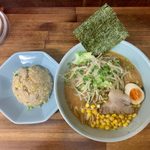 博多ラーメン 長浜や - 味噌ラーメン ¥690 ＋ サービスチャーハン 無料