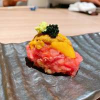 鮨 いつみ - マグロとウニのキャビアのせ