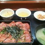 銀座 岩戸 - 鮪重（840円）