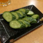 京の大衆酒場 辰五郎 - 自家製キュウリのぬか漬け