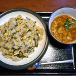 炒飯＆麺  じろ吉 - 高菜チャーハン（サンラースープ）