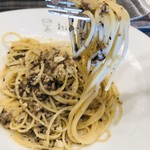イタリア食堂 hico - パスタリフトかなりの細乾麺でやや硬めのテクスチャ。
