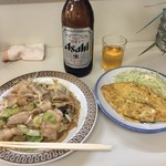 ますだや - 肉炒め単品500円、玉子焼き300円、瓶ビール550円