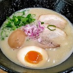 くろす - 鶏煮込み塩ラーメン 味玉トッピング
            950円(税込)