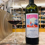 エノテカ  - 独自の栽培理念で至高のバローロを生み出す造り手。フレッシュさとクリスプなキャラクターが特徴の最もラ・モッラ村らしいと言われる女性的で優美なバローロ。