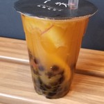 一芳 - フルーツティー：甘さ1/3、氷なし、タピオカ入り
パッションフルーツの種がアクセントで美味しかった！フルーツもたっぷり！ゆえにタピオカはいらなかったな(笑)。でもこれでほぼ800円かぁ。悩む(笑)。