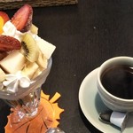 喫茶 あじさい - フルーツパフェ、ブレンド珈琲。