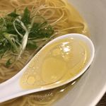支那そばや - 上品で優しく旨味の詰まったスープ