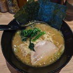 横浜家系ラーメン 銀家 - とんこつ醤油