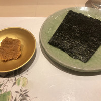 上野 榮 - おためしコース９０００円。あん肝の西京みそ和えと海苔。あん肝とお味噌が合うんですね（╹◡╹）。海苔は、風味も歯応えも良く、高級品だと私にも理解できる味わいです（╹◡╹）