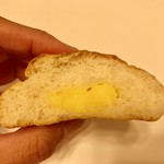 木村屋パン謹製 - クリームパンの断面