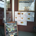 カフェ イースト4 - ビルの入り口