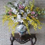 フォレストイン伊万里 レストラン - 伊万里焼の壺に飾られた生け花