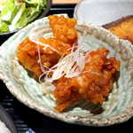 焼き鳥・博多水炊き 座和めき - 副菜の唐揚げ。肉が柔らかくて、とても美味しい