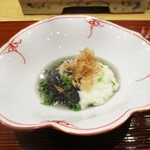 鮨旬美西川 - 茄子の揚げびたし：那須の揚げびたしに 山かけ、葱小口切り、削り鰹 が掛けられています。 シャキシャキとした食感がイイですネ！　　　　　2019.11.02