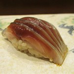 鮨旬美西川 - しめ鯖（握り）：青森産の鯖を締めてあります。 レア感があり、めちゃめちゃ蕩けます。 こんなに美味しい鯖寿しには あまり遭遇できません。　　　　　2019.11.02