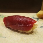 鮨旬美西川 - まぐろ（握り）：北海道戸井産の鮪の赤身の漬けは、旨味があり納得のお味です。　　　　　2019.11.02