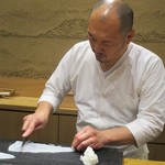 鮨旬美西川 - 大将の所作。（撮影許可を頂いています）　　　　　2019.11.02