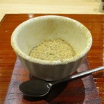 鮨旬美西川 - 黒糖の葛プリン：濃厚でもっちりとした葛に きな粉がサラサラと振られています。 宴の 〆に相応しい一品です。　　　　　2019.11.02