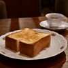 れいの - 料理写真:[左手前]バタートースト@450円│[右奥]ブラジルコーヒー@600円