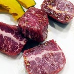 炭火焼肉ふじた - 並ロースは赤身でしっかりした食感。