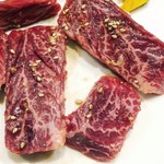 炭火焼肉ふじた - 脂に甘みがあって美味しいです。