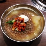 炭火焼肉ふじた - 冷麵800円。